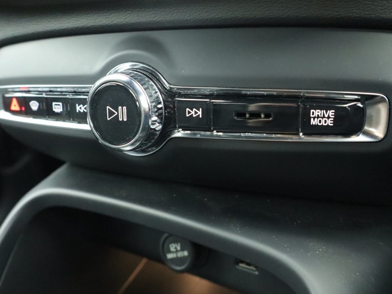 2022 (22) VOLVO XC40 1.5 T3 [163] R DESIGN 5dr Geartronic 4731751