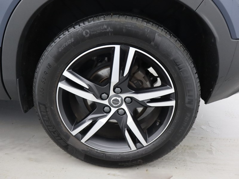 2022 (22) VOLVO XC40 1.5 T3 [163] R DESIGN 5dr Geartronic 4731784