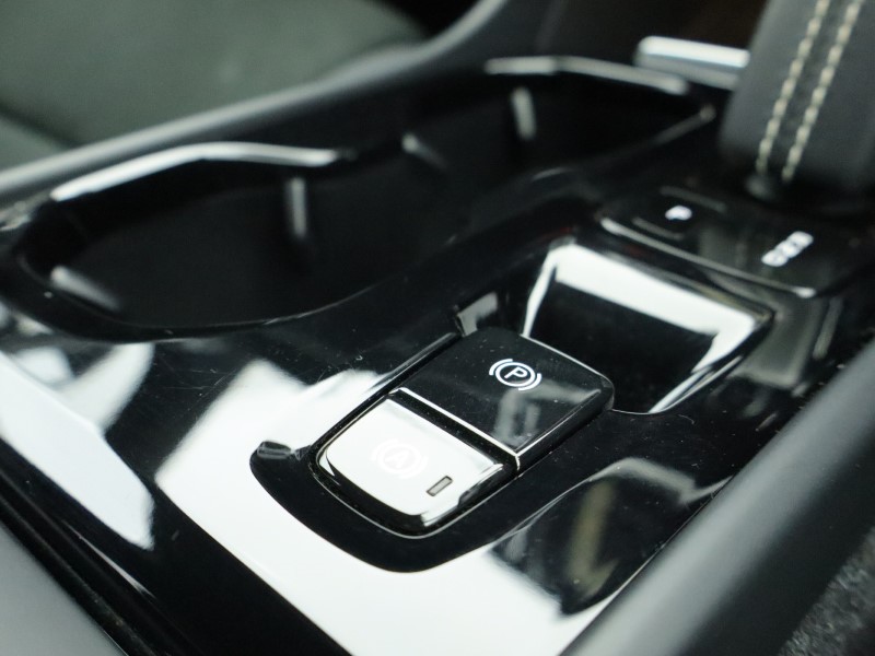 2022 (22) VOLVO XC40 1.5 T3 [163] R DESIGN 5dr Geartronic 4731753