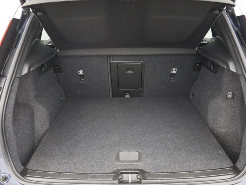 2022 (22) VOLVO XC40 1.5 T3 [163] R DESIGN 5dr Geartronic 4731764