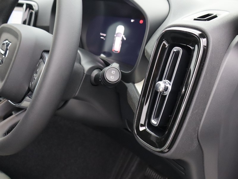 2025 (75) VOLVO XC40 2.0 B3P Core 5dr Auto 4743297