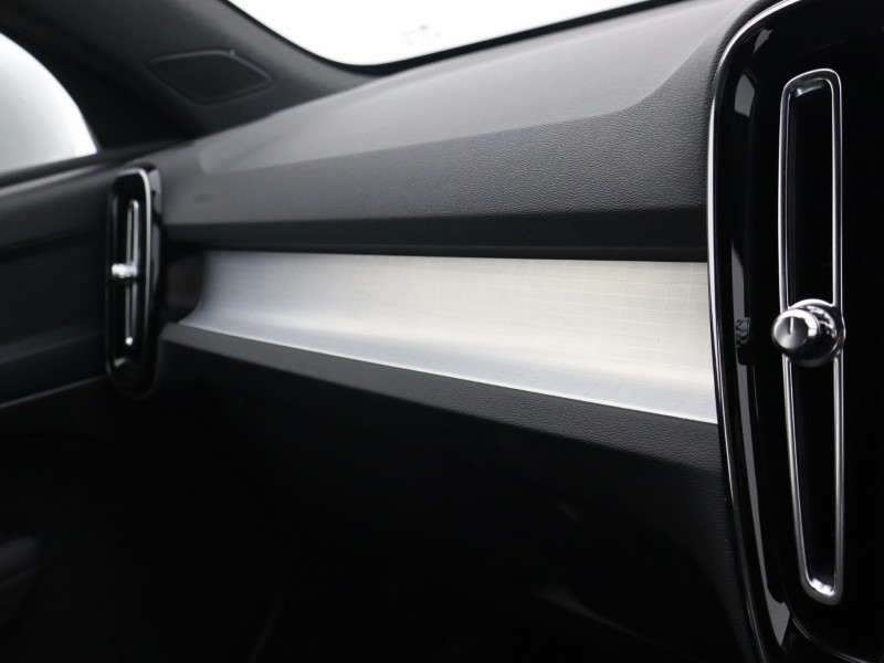 2025 (75) VOLVO XC40 2.0 B3P Core 5dr Auto 4743321