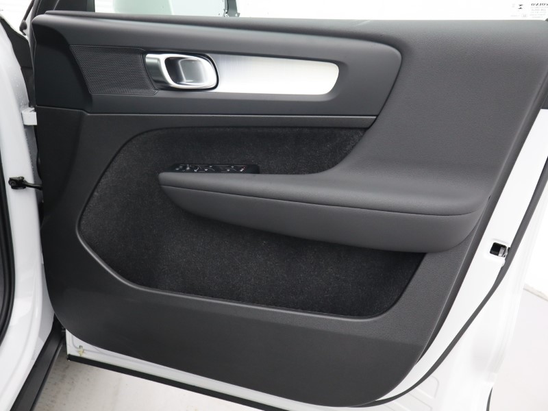 2025 (75) VOLVO XC40 2.0 B3P Core 5dr Auto 4743293