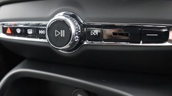 2025 (75) VOLVO XC40 2.0 B3P Core 5dr Auto 4743318