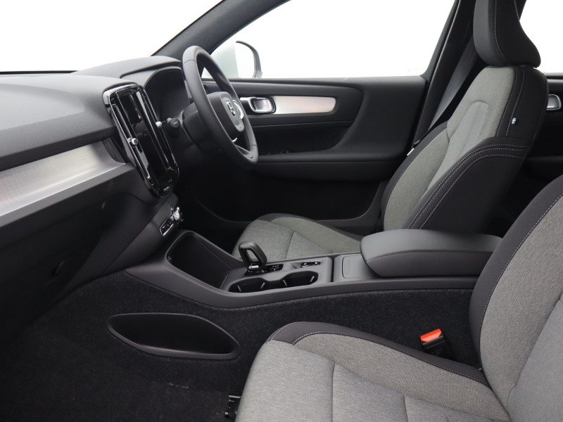 2025 (75) VOLVO XC40 2.0 B3P Core 5dr Auto 4743289