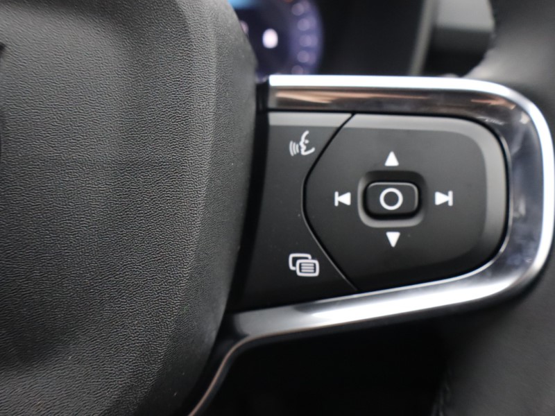 2025 (75) VOLVO XC40 2.0 B3P Plus Dark 5dr Auto 4743475