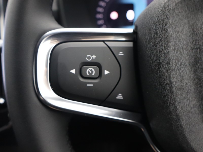 2025 (75) VOLVO XC40 2.0 B3P Plus Dark 5dr Auto 4743474