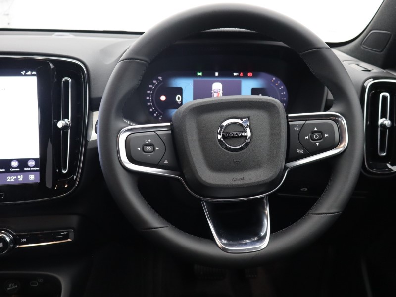 2025 (75) VOLVO XC40 2.0 B3P Plus Dark 5dr Auto 4743473