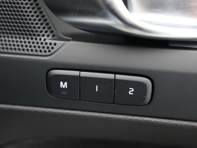 2025 (75) VOLVO XC40 2.0 B3P Plus Dark 5dr Auto 4743458