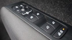 2025 (75) VOLVO XC40 2.0 B3P Plus Dark 5dr Auto 4743456