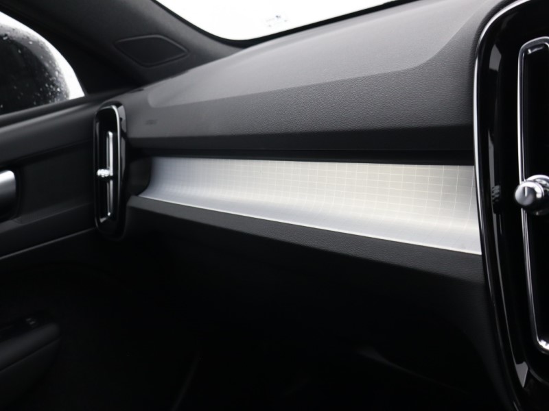 2025 (75) VOLVO XC40 2.0 B3P Plus Dark 5dr Auto 4743484