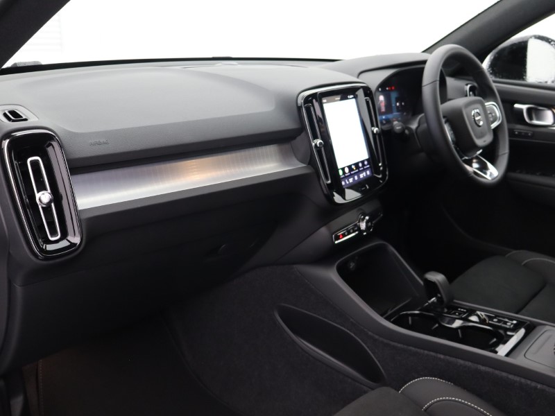 2025 (75) VOLVO XC40 2.0 B3P Plus Dark 5dr Auto 4743465