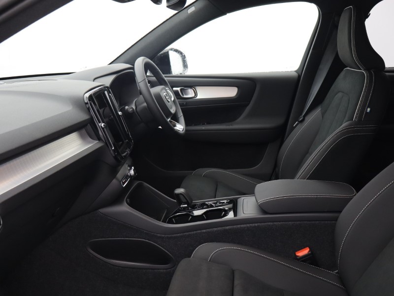 2025 (75) VOLVO XC40 2.0 B3P Plus Dark 5dr Auto 4743452