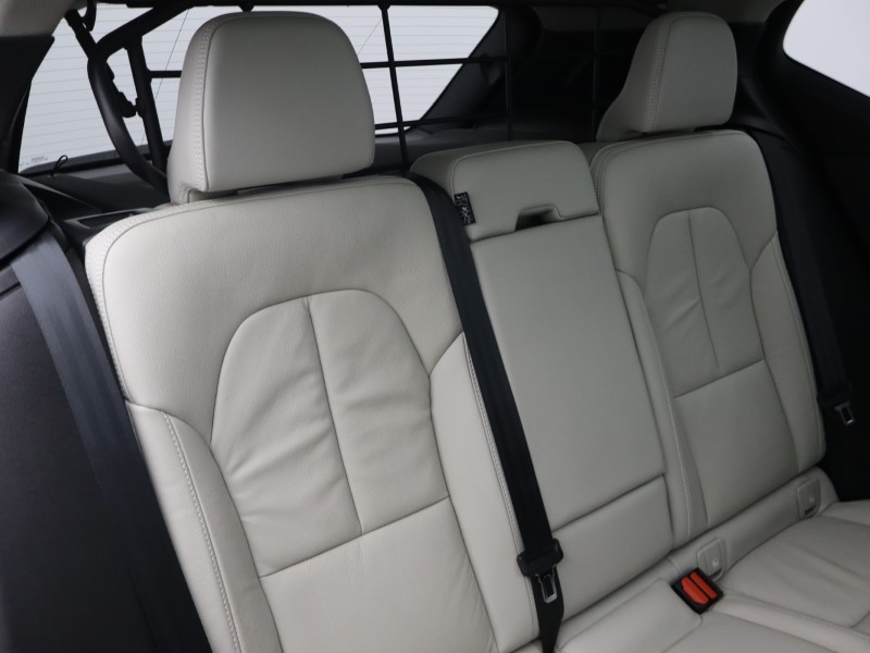 2023 (23) VOLVO XC40 2.0 B4P Ultimate Dark 5dr Auto 4757966