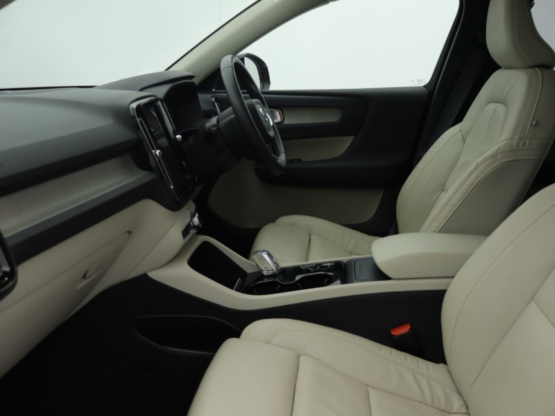 2023 (23) VOLVO XC40 2.0 B4P Ultimate Dark 5dr Auto 4757944