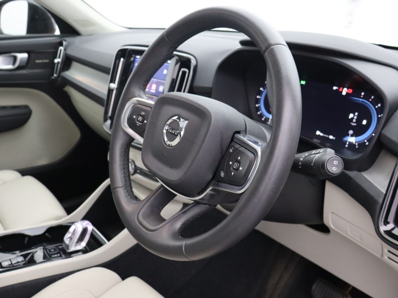 2023 (23) VOLVO XC40 2.0 B4P Ultimate Dark 5dr Auto 4757954