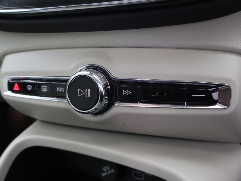 2023 (23) VOLVO XC40 2.0 B4P Ultimate Dark 5dr Auto 4757978