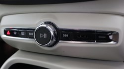 2023 (23) VOLVO XC40 2.0 B4P Ultimate Dark 5dr Auto 4757978