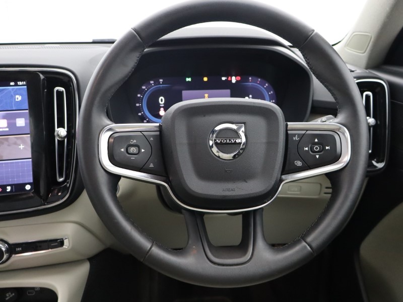 2023 (23) VOLVO XC40 2.0 B4P Ultimate Dark 5dr Auto 4757969