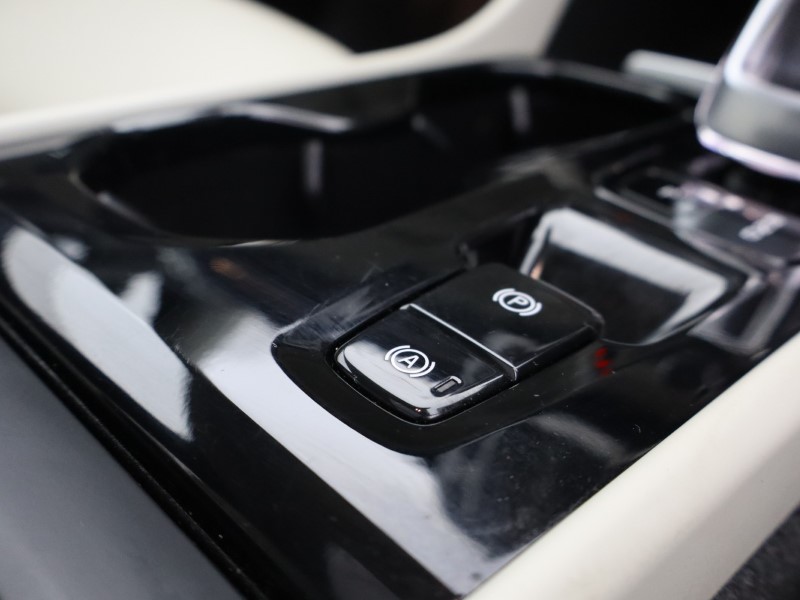 2023 (23) VOLVO XC40 2.0 B4P Ultimate Dark 5dr Auto 4757980