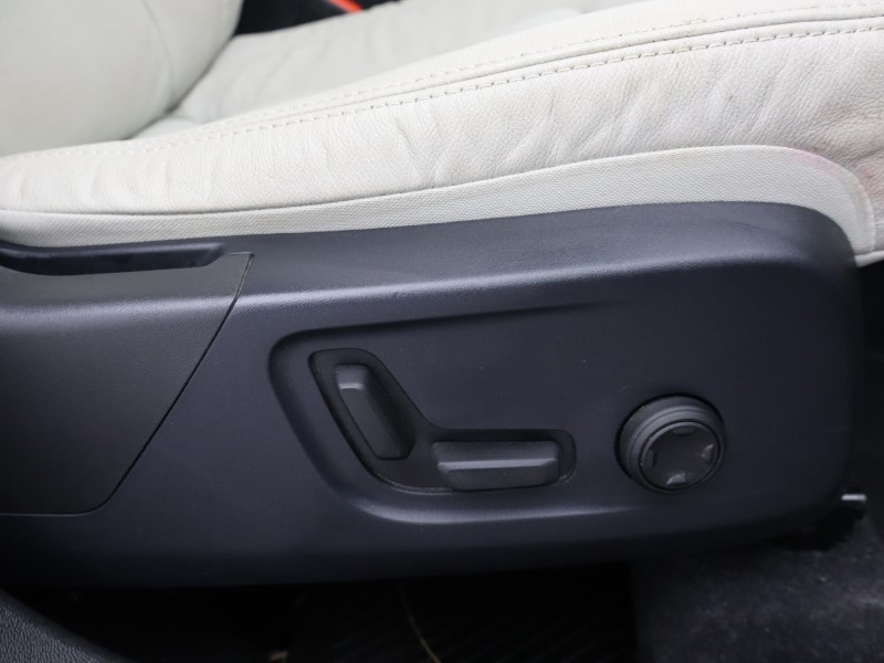 2023 (23) VOLVO XC40 2.0 B4P Ultimate Dark 5dr Auto 4757955