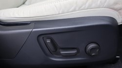 2023 (23) VOLVO XC40 2.0 B4P Ultimate Dark 5dr Auto 4757955