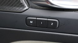 2023 (23) VOLVO XC40 2.0 B4P Ultimate Dark 5dr Auto 4757952
