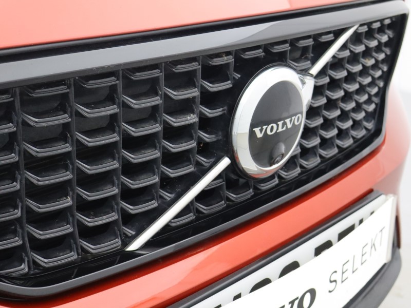 2023 (23) VOLVO XC40 2.0 B4P Ultimate Dark 5dr Auto 4757983