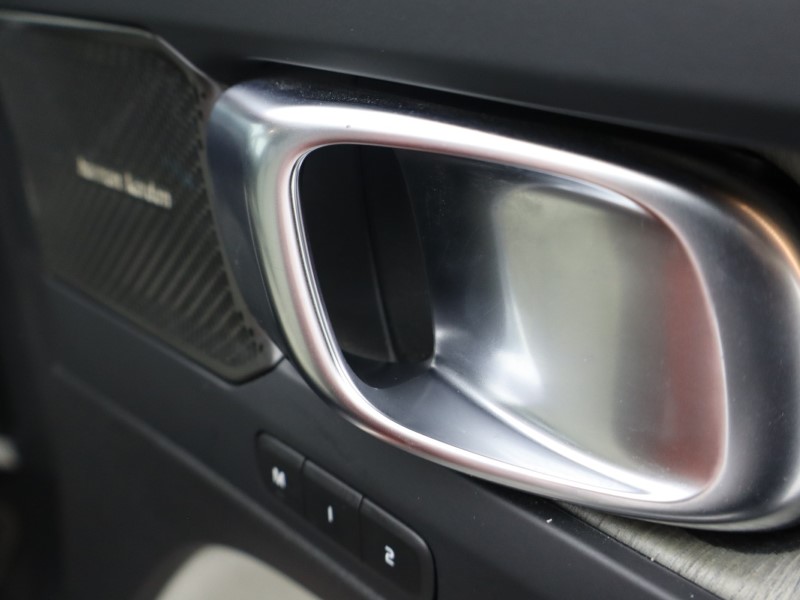 2023 (23) VOLVO XC40 2.0 B4P Ultimate Dark 5dr Auto 4757951