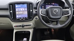 2023 (23) VOLVO XC40 2.0 B4P Ultimate Dark 5dr Auto 4757968