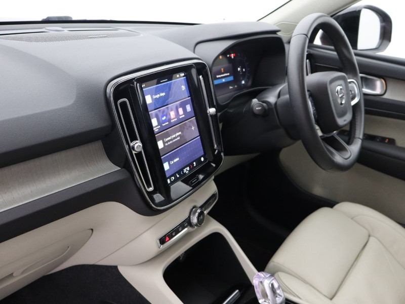 2023 (23) VOLVO XC40 2.0 B4P Ultimate Dark 5dr Auto 4757960