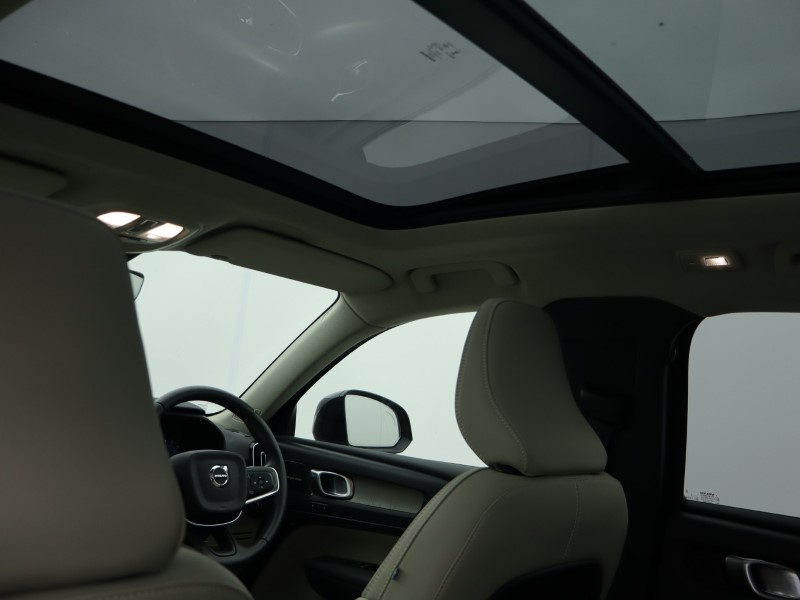 2023 (23) VOLVO XC40 2.0 B4P Ultimate Dark 5dr Auto 4757962