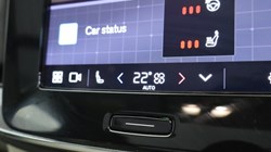 2023 (23) VOLVO XC40 2.0 B4P Ultimate Dark 5dr Auto 4757977