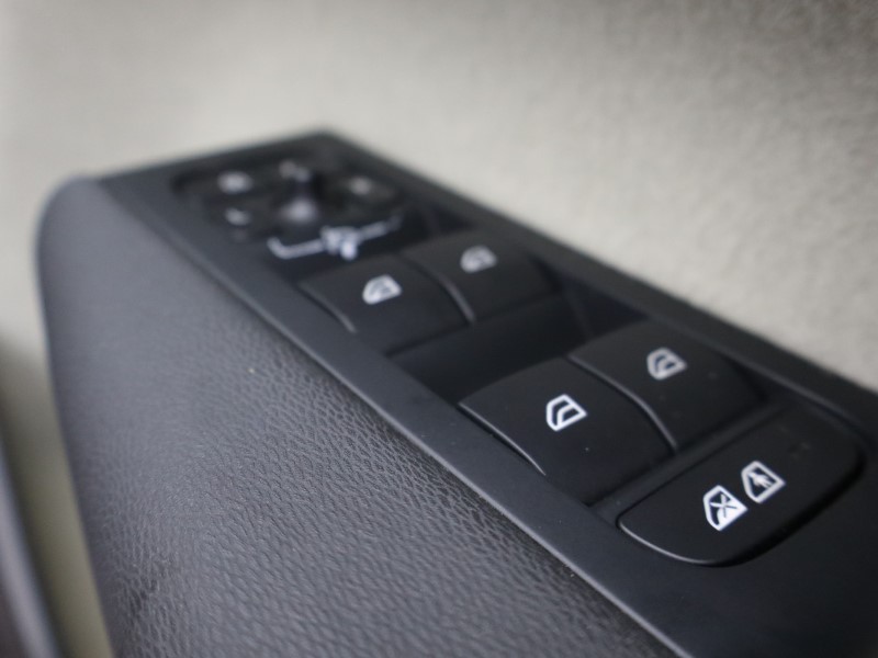 2023 (23) VOLVO XC40 2.0 B4P Ultimate Dark 5dr Auto 4757950