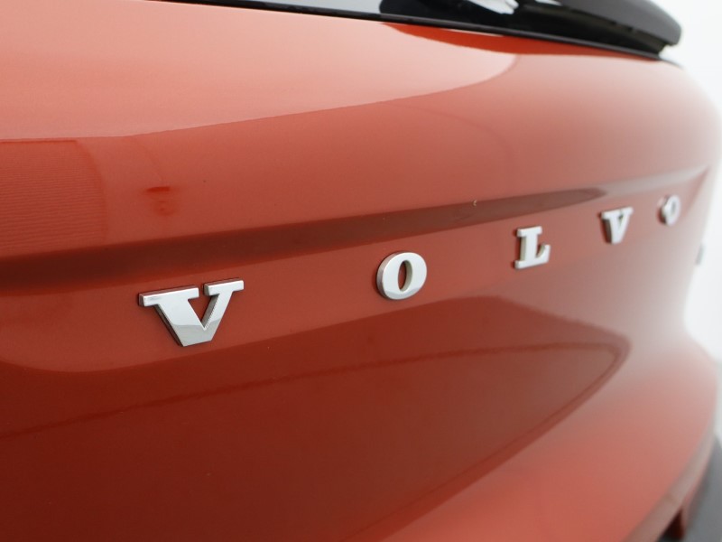 2023 (23) VOLVO XC40 2.0 B4P Ultimate Dark 5dr Auto 4757989