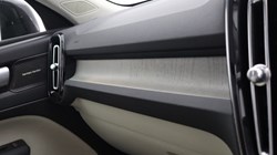 2023 (23) VOLVO XC40 2.0 B4P Ultimate Dark 5dr Auto 4757981