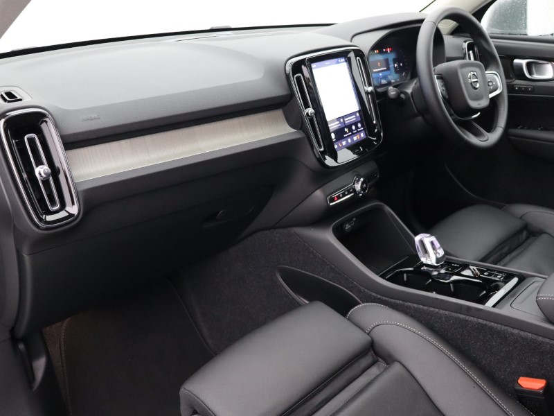 2025 (75) VOLVO XC40 2.0 B4P Ultra Bright 5dr Auto 4847782