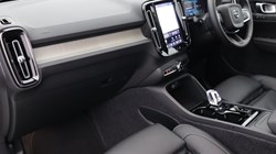 2025 (75) VOLVO XC40 2.0 B4P Ultra Bright 5dr Auto 4847782