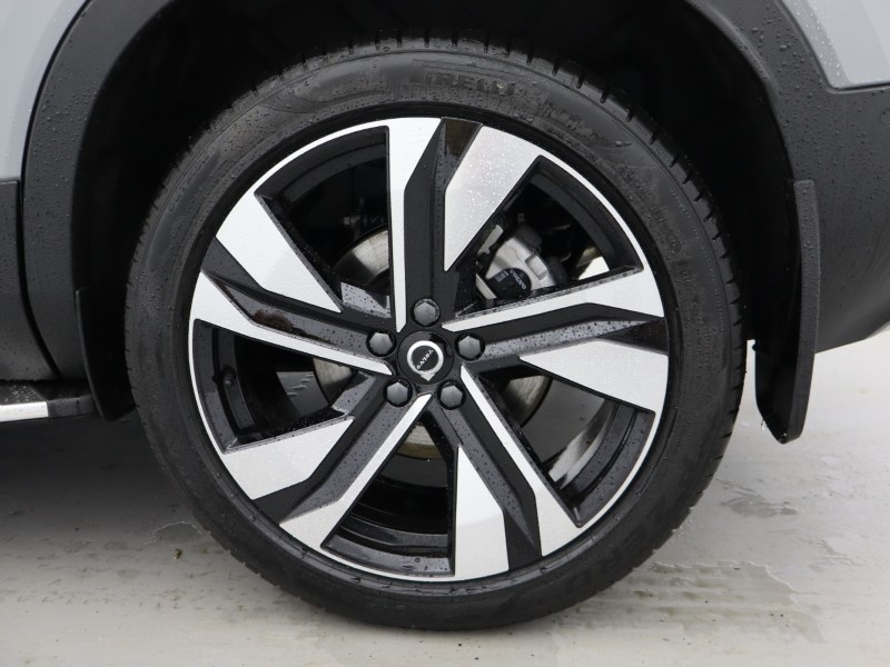 2025 (75) VOLVO XC40 2.0 B4P Ultra Bright 5dr Auto 4847767