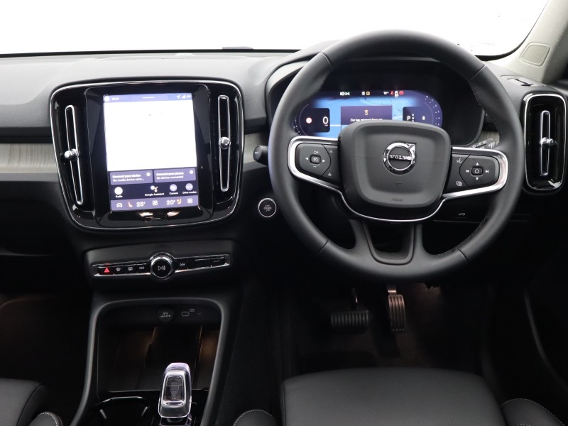 2025 (75) VOLVO XC40 2.0 B4P Ultra Bright 5dr Auto 4847795