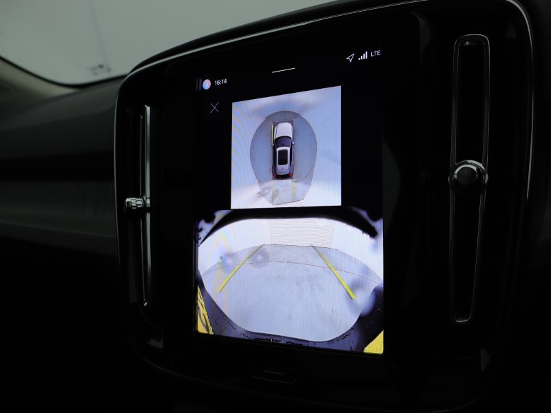 2025 (75) VOLVO XC40 2.0 B4P Ultra Bright 5dr Auto 4847801