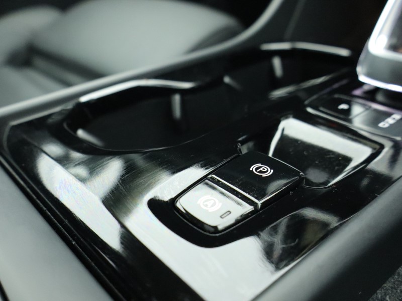 2025 (75) VOLVO XC40 2.0 B4P Ultra Bright 5dr Auto 4847808