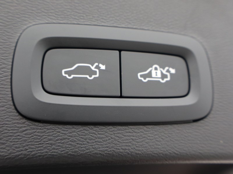 2025 (75) VOLVO XC40 2.0 B4P Ultra Bright 5dr Auto 4847788