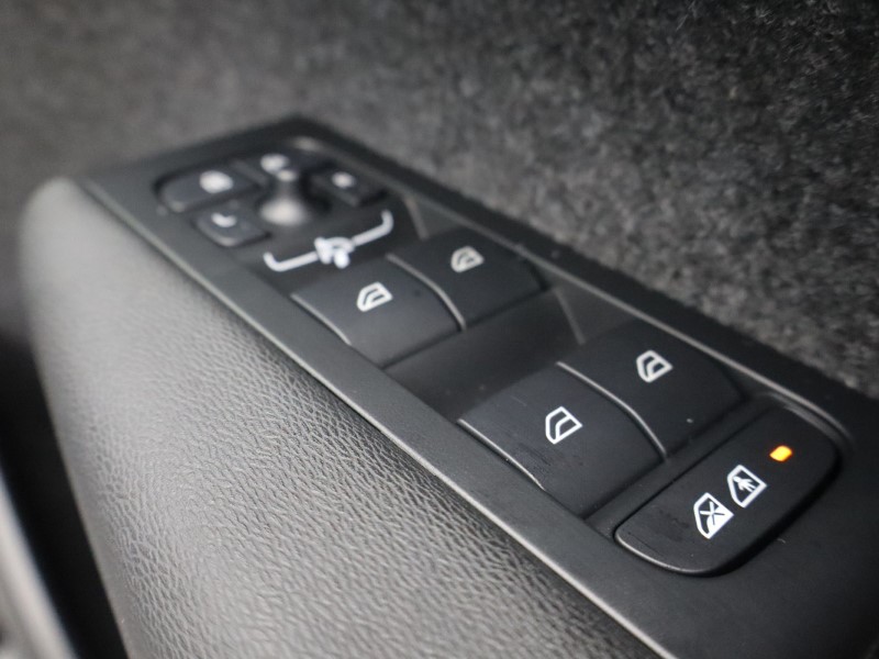 2025 (75) VOLVO XC40 2.0 B4P Ultra Bright 5dr Auto 4847773