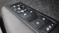 2025 (75) VOLVO XC40 2.0 B4P Ultra Bright 5dr Auto 4847773