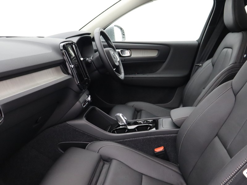 2025 (75) VOLVO XC40 2.0 B4P Ultra Bright 5dr Auto 4847769