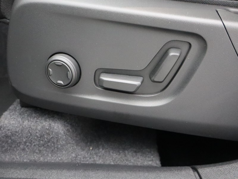 2025 (75) VOLVO XC40 2.0 B4P Ultra Bright 5dr Auto 4847784