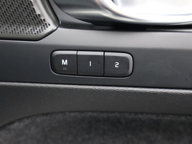 2025 (75) VOLVO XC40 2.0 B4P Ultra Bright 5dr Auto 4847775