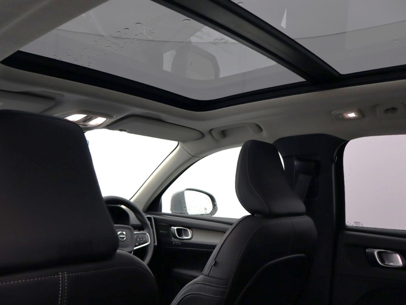 2025 (75) VOLVO XC40 2.0 B4P Ultra Bright 5dr Auto 4850709