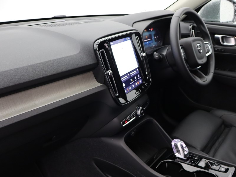 2025 (75) VOLVO XC40 2.0 B4P Ultra Bright 5dr Auto 4847783